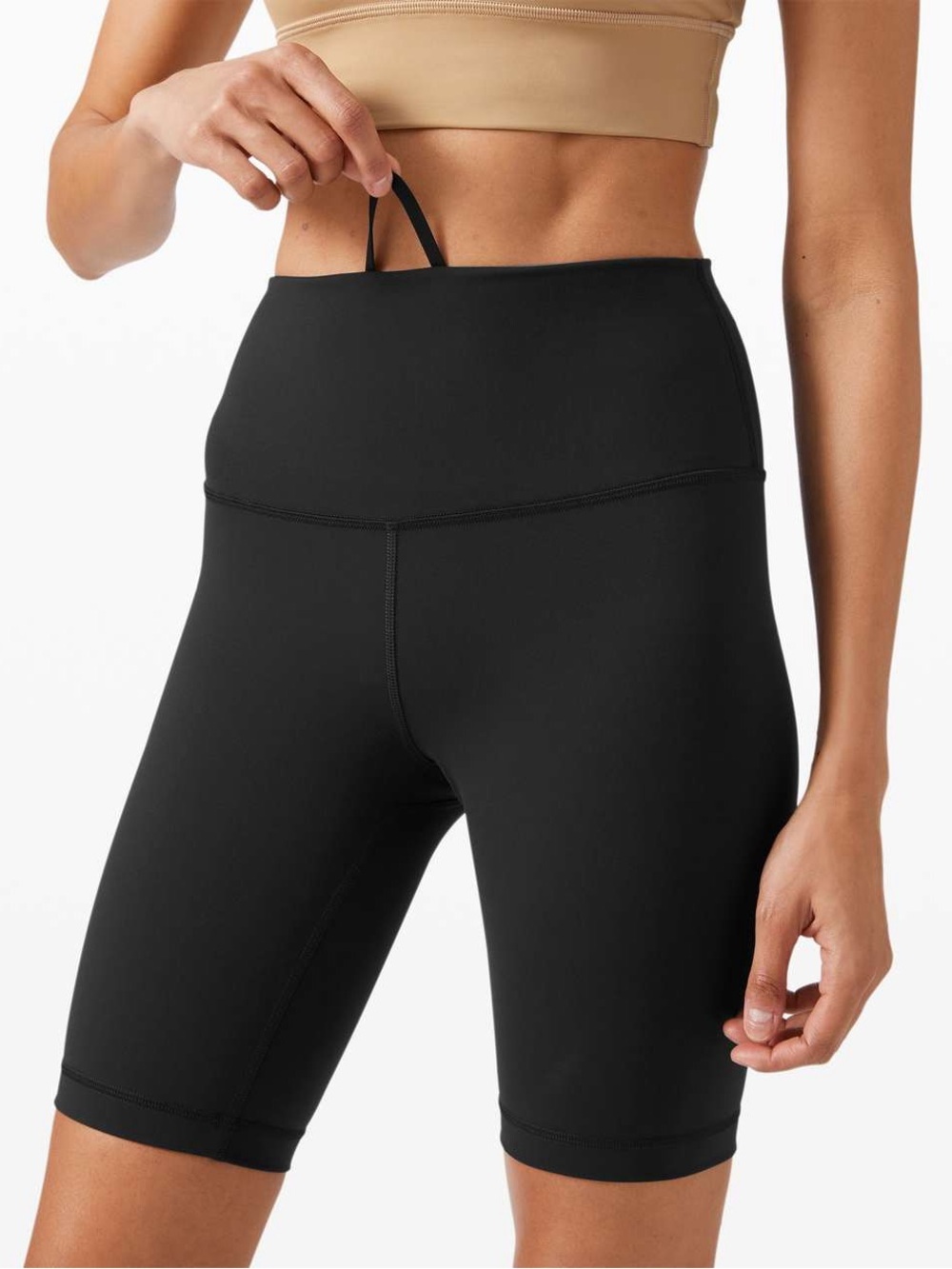 Lululemon Wunder Train High Rise Short 8"
Black SZ 4